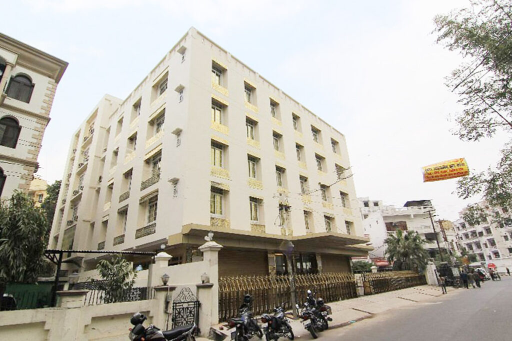 Best Choice for a low-cost hotel in Hazratganj